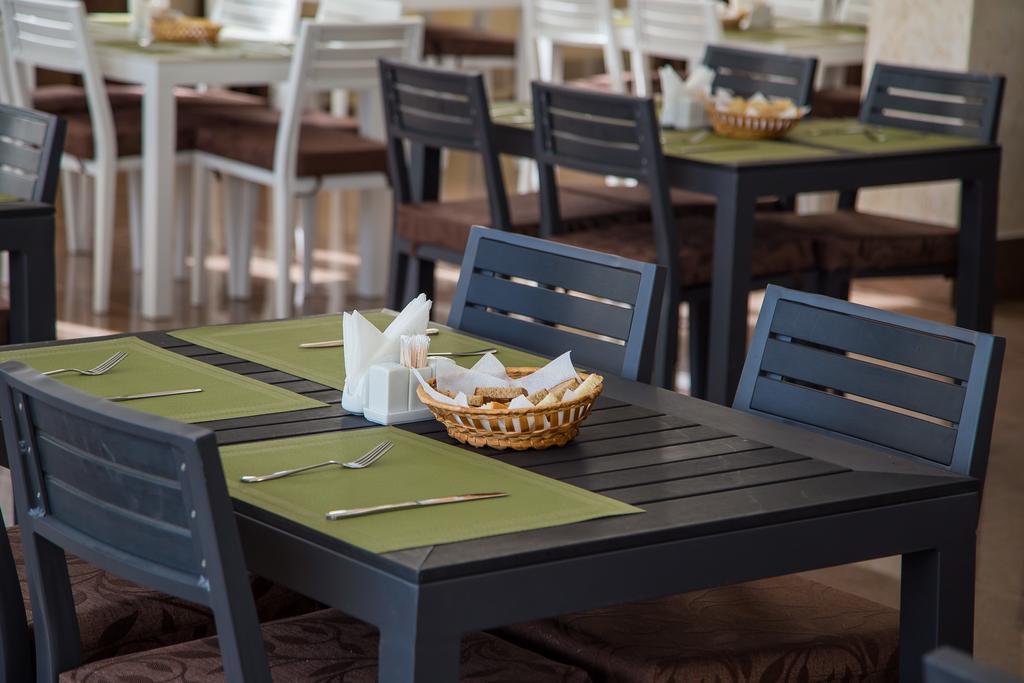 Delfin Hotel Koblevo Ngoại thất bức ảnh