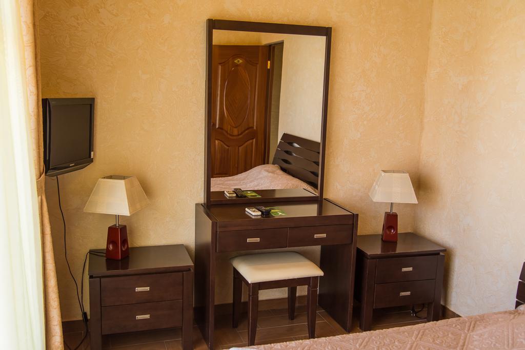 Delfin Hotel Koblevo Ngoại thất bức ảnh