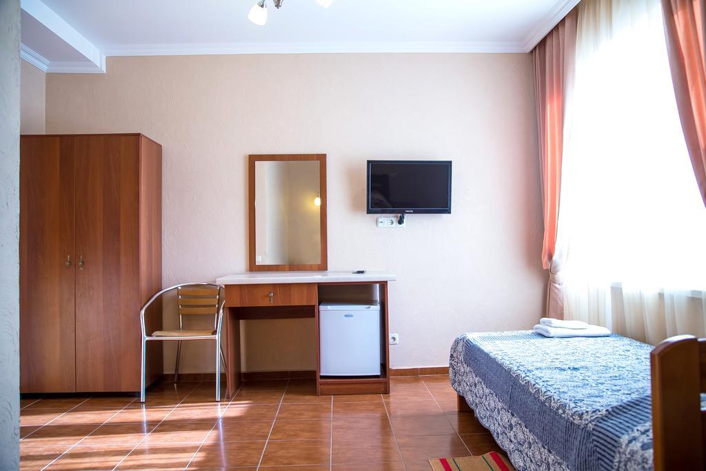 Delfin Hotel Koblevo Ngoại thất bức ảnh